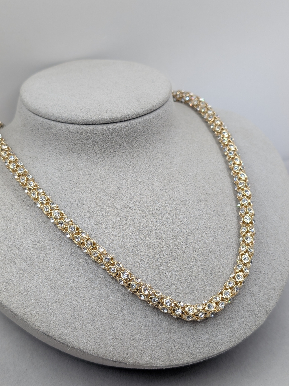 Gloria Vanderbilt Crystal Stone Mesh Gold Tone Necklace | 0131 - Picture 7 of 7